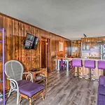 Oceanfront Myrtle Beach Condo About 9 Mi To Boardwalk!