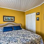 Beach Lovers Haven Oceanfront Condo With Pool!