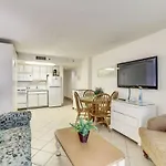 Hosteeva Atlantica Beachfront Condo Amazing Ocean Views
