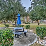 Breezy Coastal Condo 2 Mi To Shop, Golf, And Swim!
