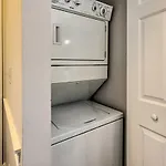 Breezy Coastal Condo 2 Mi To Shop, Golf, And Swim!