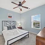 Viagem Prime Location 2Br With Balcony, Gym & Pool