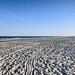 Surfside Beach Couples Retreat With Balcony!