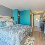 Completely Renovated King Suite Perfect For 4! Sea Mist 51306