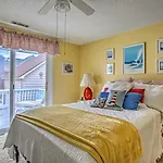 North Myrtle Beach Home With Patio - Walk To Beach!