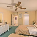 Peaceful Kingston Resort Escape With Lake Views!