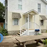 1St Floor Main Street Cottage