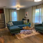 2 Bedroom House Walking Distance To Ocean Boulevard And Broadway At The Beach
