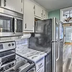 Dog-Friendly Coastal Cottage 3-Min Walk To Beach