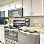 Condo With 2 Pools And Hot Tub In North Myrtle Beach!
