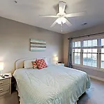 Magnolia North #203