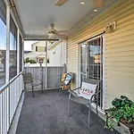 Myrtle Beach Cottage With Outdoor Shower And Yard