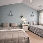 Myrtle Beach Cottage With Outdoor Shower And Yard