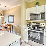 Charming Condo On Myrtlewood Golf Course With Pool!
