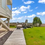 Bright And Sunny Condo With Stunning Oceanfront