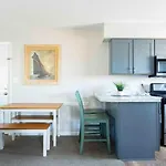By The Beach 2Br Apartment