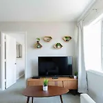 By The Beach 2Br Apartment