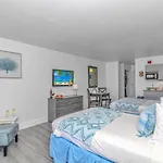Ocean View Studio Landmark 907