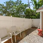 Bright Duplex 2Br Walking Distance From The Beach