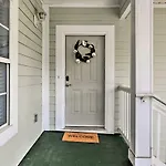 Modern Top-Floor Condo Less Than 1 Mi To Golfing!