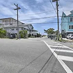 Bright Myrtle Beach Bungalow Steps To The Beach!