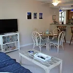 2Br Shore Dr Area: Queen: Pool: Grill: Beach: Ocean Annie\'S: M28