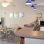 2Br Shore Dr Area: Queen: Pool: Grill: Beach: Ocean Annie\'S: M28