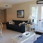 2Br Shore Dr Area: Queen: Pool: Grill: Beach: Ocean Annie\'S: M28