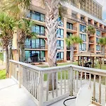 *Beachy Ocean View Studio* King Bed*Great Pools, Hot Tubs*S43