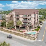 Lovely 2-Bedroom Condo With Pool