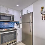 Luxury Oceanfront Condo With Resort Amenities!