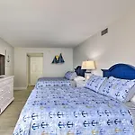 Luxury Oceanfront Condo With Resort Amenities!