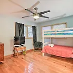 Spacious Home Walk To Beach And Entertainment!