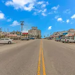 125 Atlantic Avenue Unit D - Pet Friendly! Walk To The Beach And Pier! 1Br -1Ba - Sleeps 2-4 Guests!