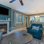 Charming 3 Bedroom Unit Nestled Among The Trees - 15C West Hyde Park Villa