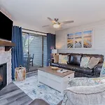 Completely Remodeled And Open 18C Richmond Park Villa