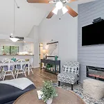14D Richmond Park - Gorgeously Remodeled 3 Bed, 3 Bath Villa Villa