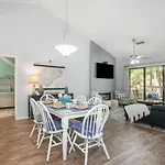 14D Richmond Park - Gorgeously Remodeled 3 Bed, 3 Bath Villa Villa