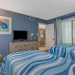 Charming 3 Bedroom Unit Nestled Among The Trees - 15C West Hyde Park Villa