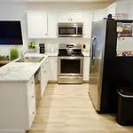17A Gcr Lovely 2 Bed Condo With Pool In Surfside