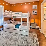 Bright Myrtle Beach Condo With Balcony!