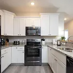 Lovely 4Br King Beds Steps To Beach And Pier J