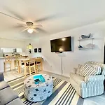 Lovely 2 Bedroom Condo With Ocean View 304- 3Rd Floor No Elevator