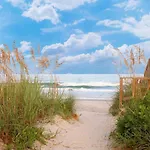 Ocean Front Comfy Condo W/Kitchen, Sleeps 4, Snowbird Paradise