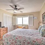 Sun-Dappled Condo With Balcony And Secluded Beach!