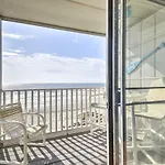 Sun-Dappled Condo With Balcony And Secluded Beach!
