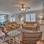 Large Home With Hot Tub And Pool 500 Ft To The Beach