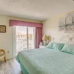 Condo With Pool And Beach Access About 1 Mi To Pier!