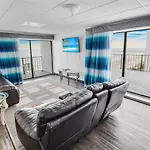 Tropical Seas Hotel