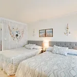 Blue Water Beachfront Condo 2 Mi To Skywheel!